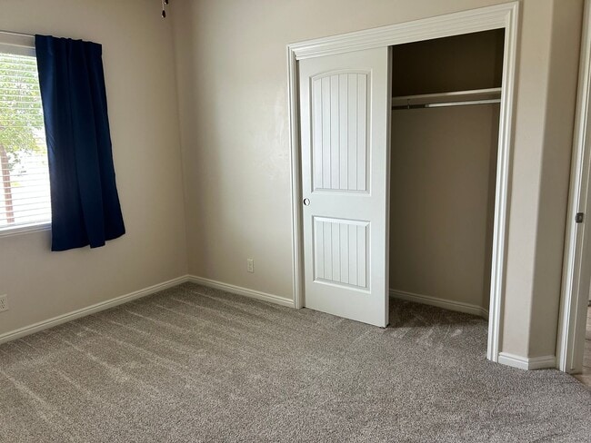 Building Photo - Spacious Single-Level Living in St. George!