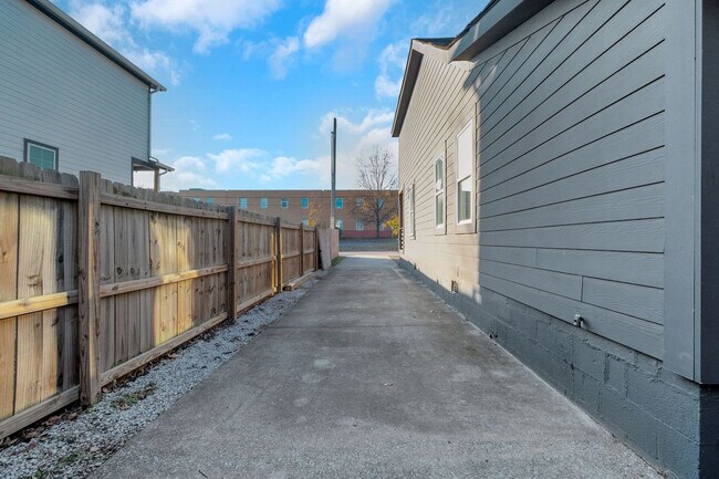 Building Photo - 69B Donelson St