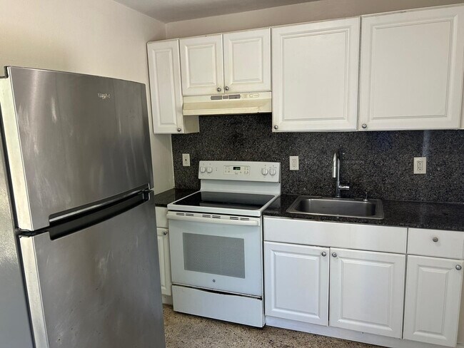 Building Photo - 709 8th St