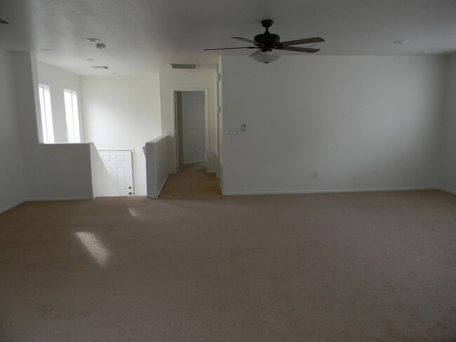 Building Photo - Diamond Ranch