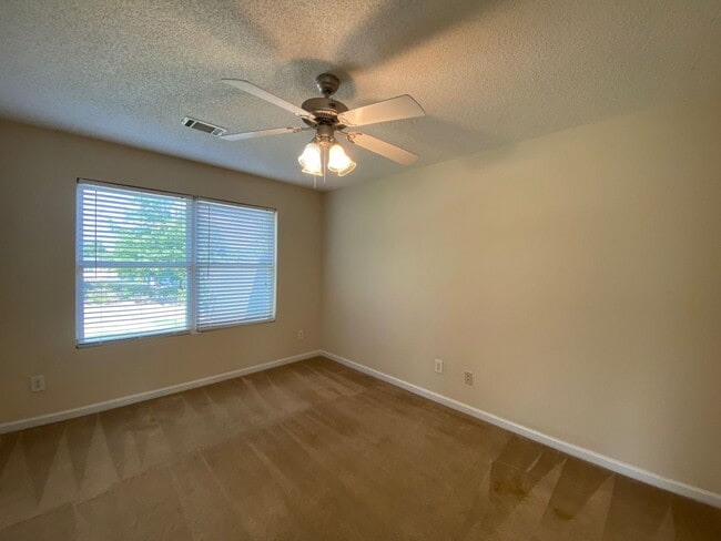 Building Photo - PRE-LEASING FOR AUGUST 2025! WAIVED SECURI...