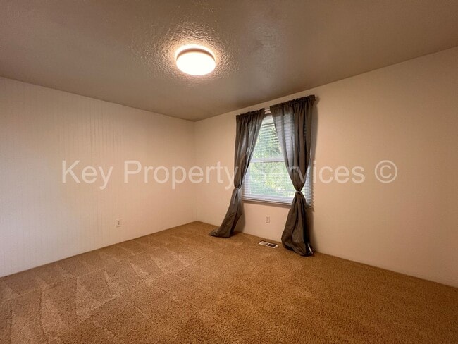 Building Photo - Beautifully Remodeled Gresham Ranch