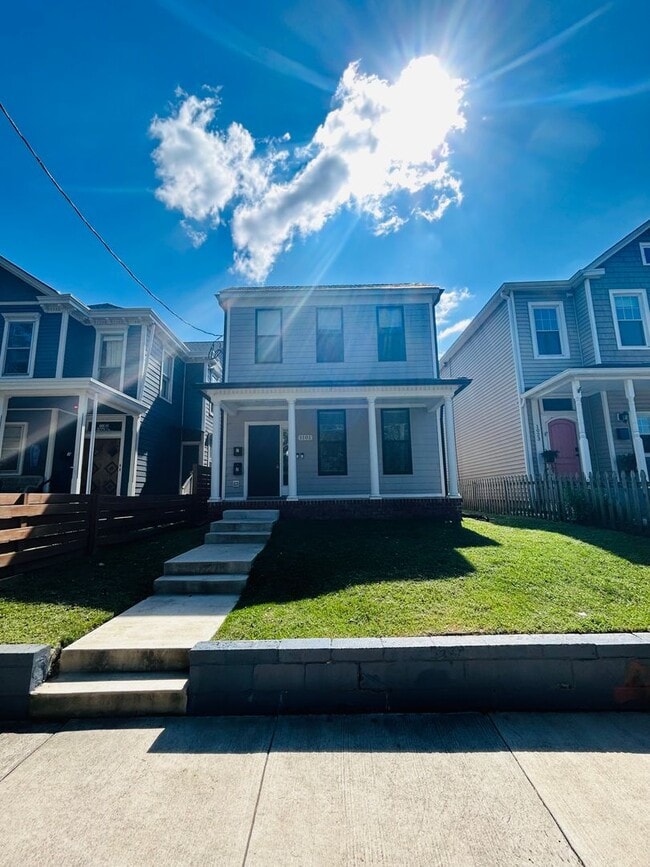 Primary Photo - 1101 Oakwood Ave