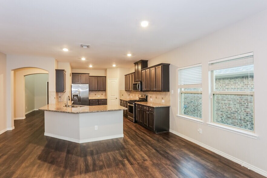 Building Photo - 3013 Colorado Dr