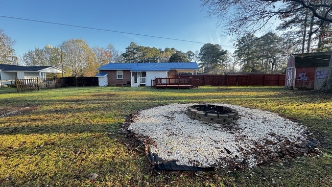 Building Photo - 1021 Shirley Dr