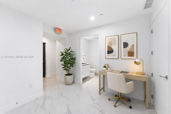 Building Photo - 700 NE 24th St