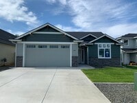 Building Photo - New 3 Bedroom 2 Bath Home conveniently loc...
