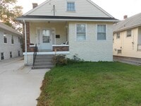 Building Photo - Cozy  2 Bedroom Home off Poplar Level