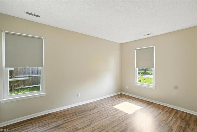 Building Photo - 1005 Scarlet Oak Ct S