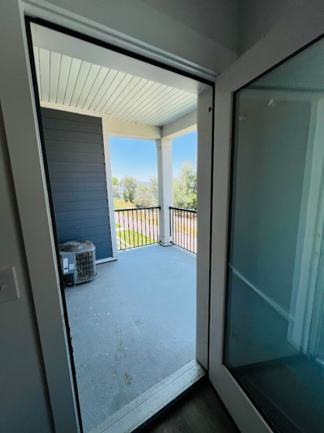 Building Photo - Your Vineyard Home – 3?Bed, 2?Bath Condo