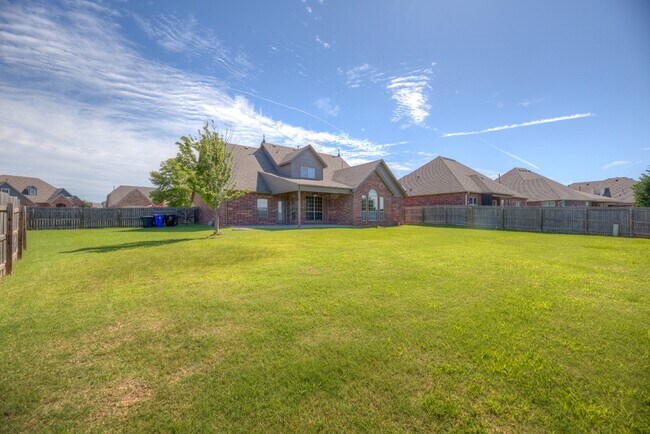 Building Photo - 1317 W Dover St