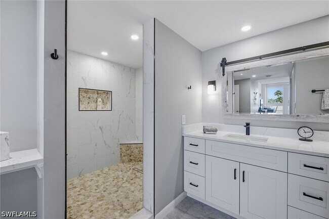 Building Photo - 4031 Gulf Shore Blvd N