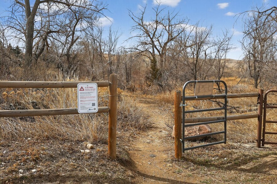 Building Photo - 13085 W Cedar Dr