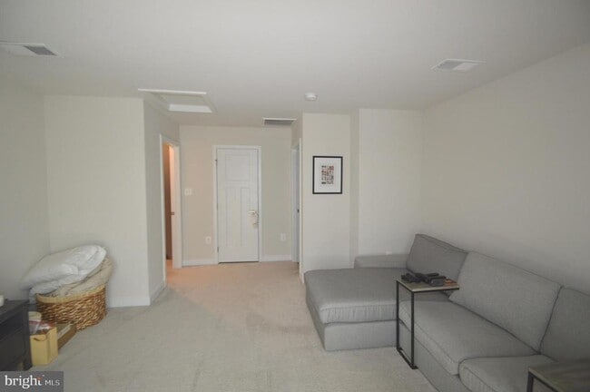 Building Photo - 13943 Airfoil Rd