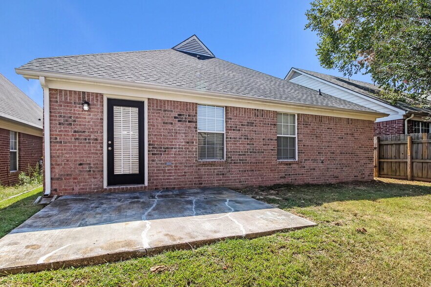 Building Photo - 6872 Mikayla Ln