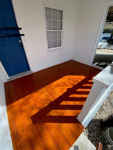 Building Photo - 657 W 44th St