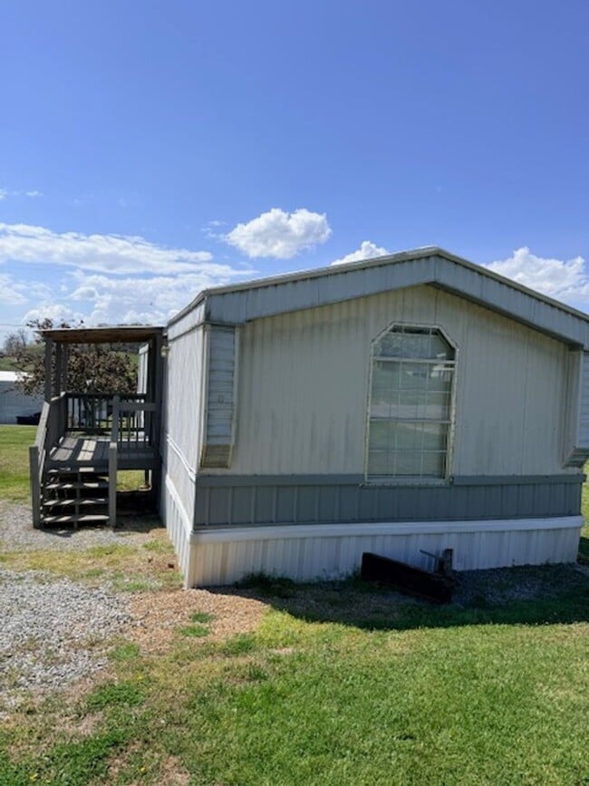 Building Photo - 1366 Maple Ln