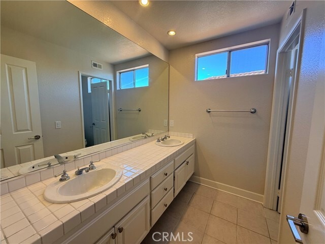 Building Photo - 24946 Eaton Ln