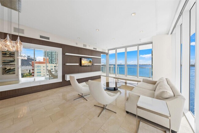 Building Photo - 2020 N Bayshore Dr