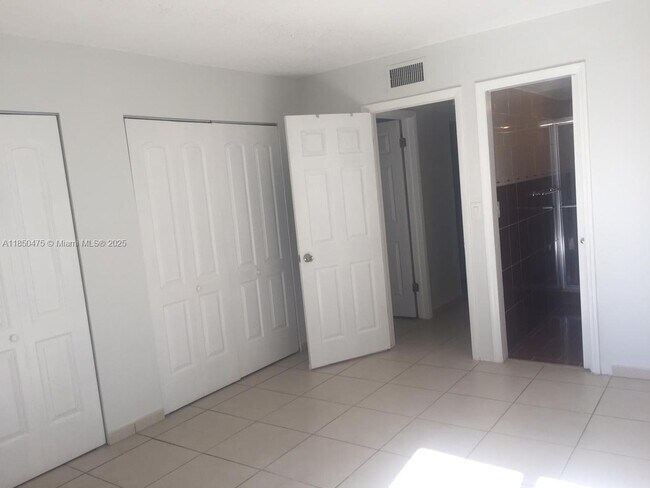 Building Photo - 250 180th Dr