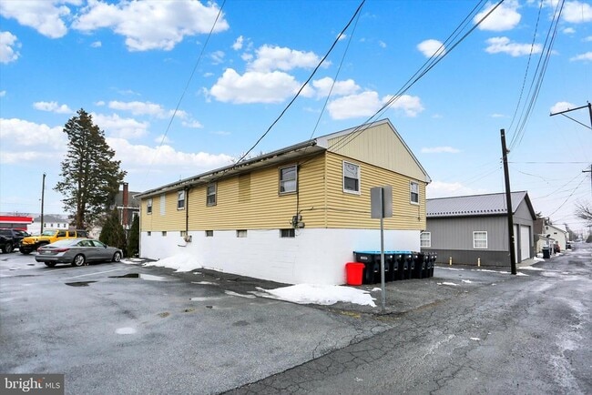 Building Photo - 105 W Main St