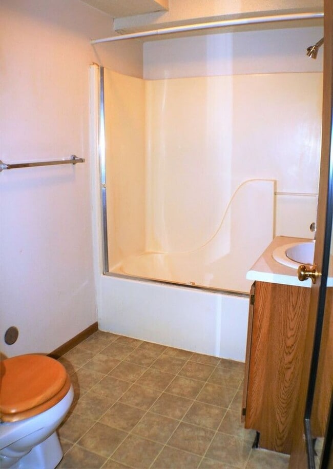 Building Photo - $ 1,095| 2 Bedroom, 1 Bathroom CONDO | PET...