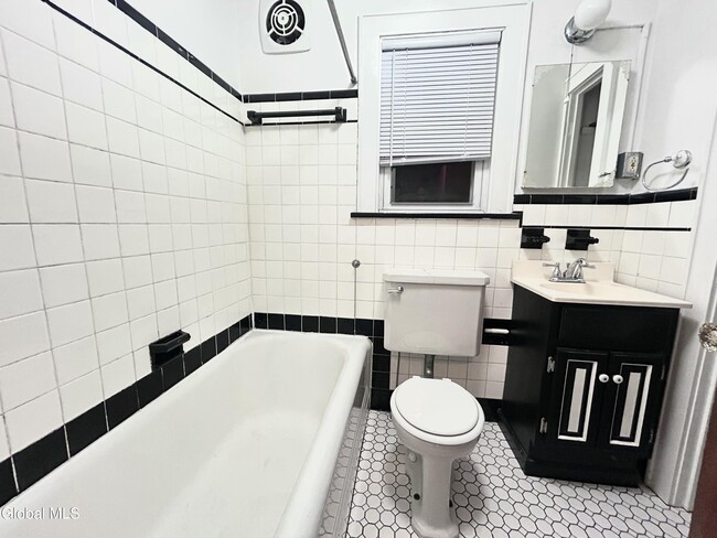 Building Photo - 21 Fordham Ct