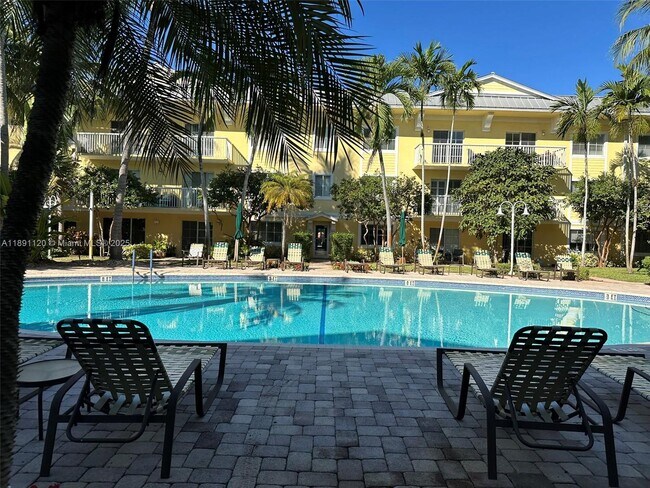 Building Photo - 151 NE 16th Ave