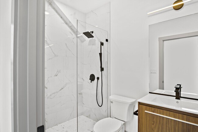 Building Photo - 127 E Cottage St