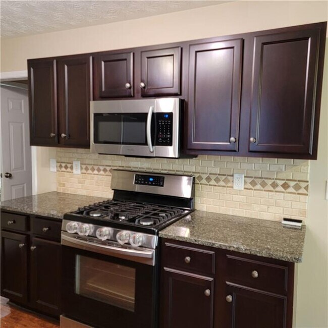Building Photo - 5219 Leecroft Dr