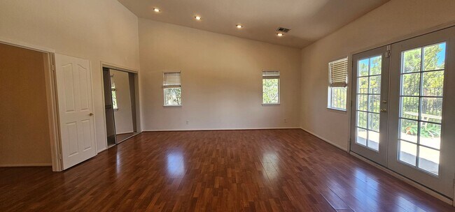 Building Photo - 7229 Ojai Dr