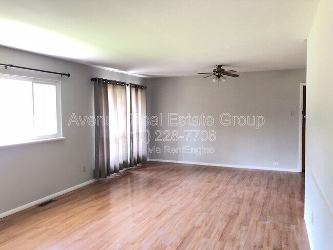 Building Photo - 302 Brightsand Ct