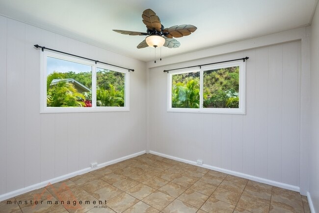 Building Photo - 1568 Kupau St