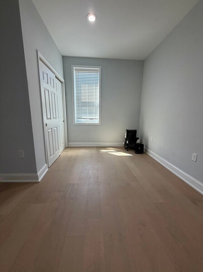 Building Photo - 1247 Snyder Ave