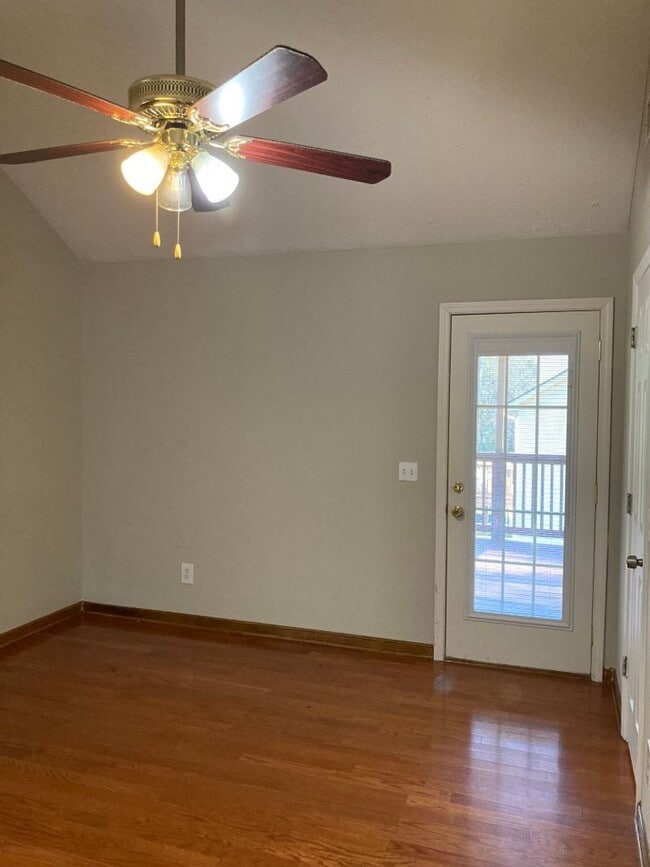 Building Photo - Hickory Highland 3 Bedroom Home No HOA
