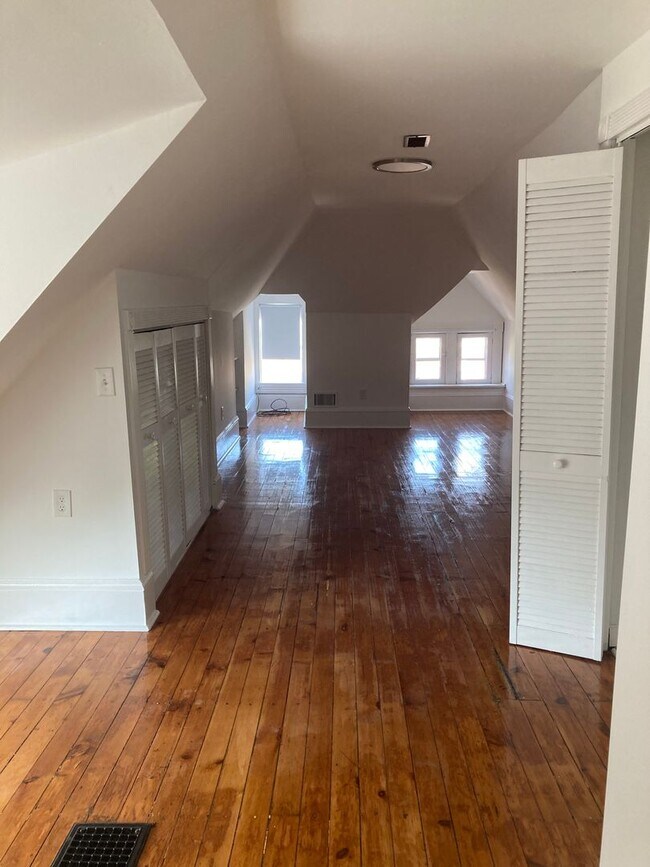 Building Photo - 707 Bellefonte St