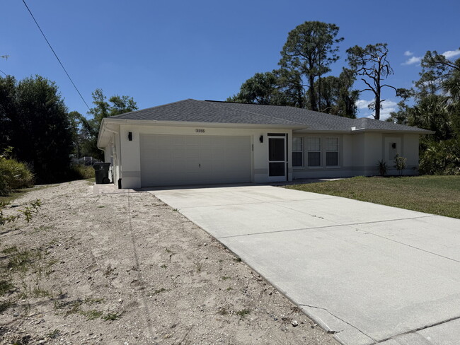 Building Photo - "3-Bedroom North Port Home!"