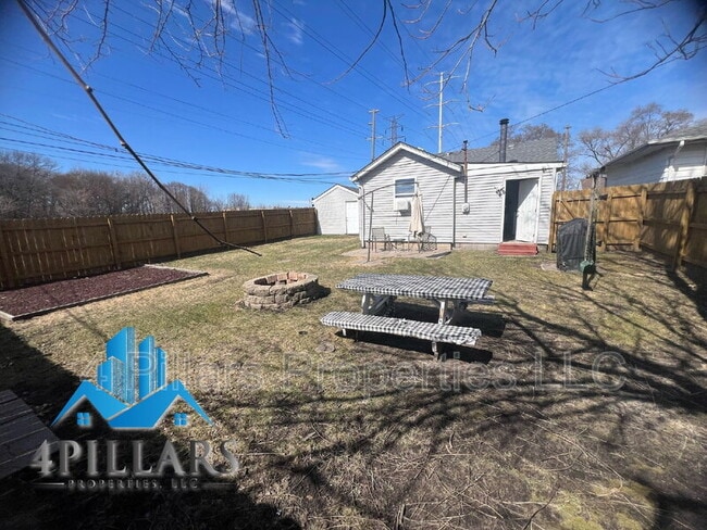 Building Photo - 2612 Vine Ct