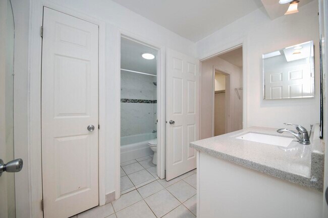 Building Photo - 5300 Carriage Way Dr