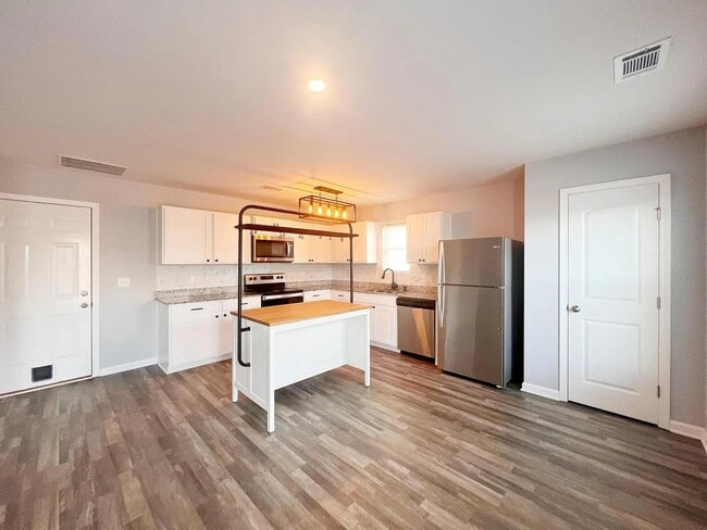 Building Photo - 103 Brinkleys Ln
