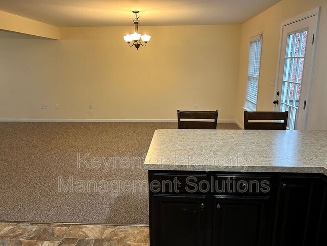 Building Photo - 107 Oakstone Run