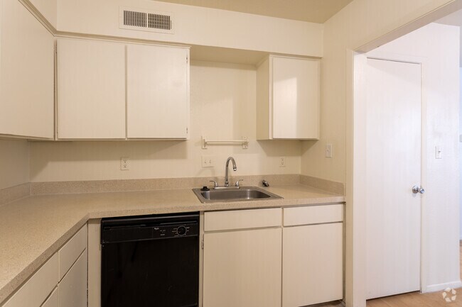 2BR, 1BA - 924SF - Oak Park Apartments