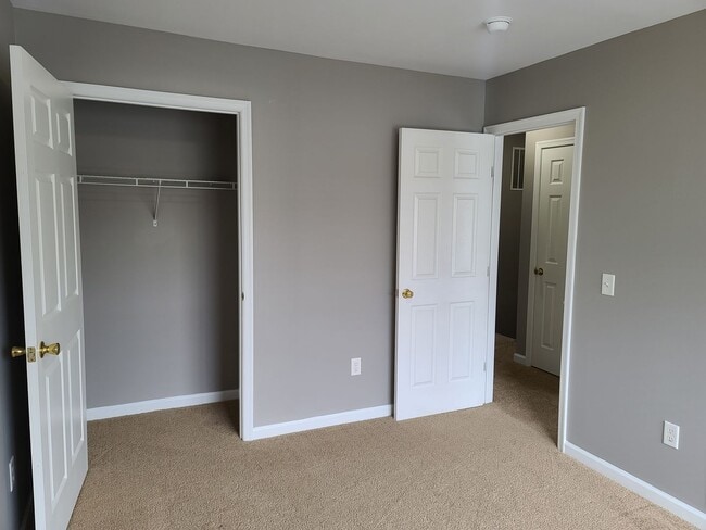 Building Photo - 3 Bedroom Townhome for Rent in Waynesboro!