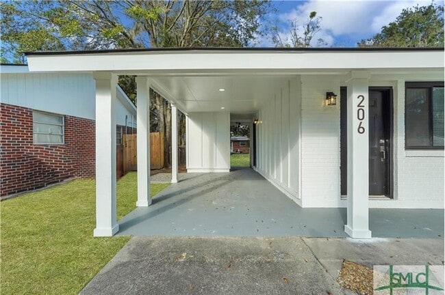 Building Photo - 206 Seminole St