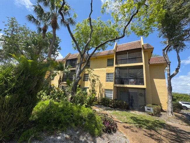 Building Photo - 450 NW 20th St