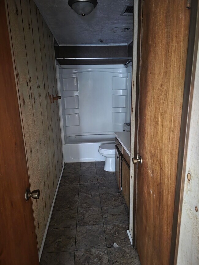Building Photo - Oak Ridge Apartment