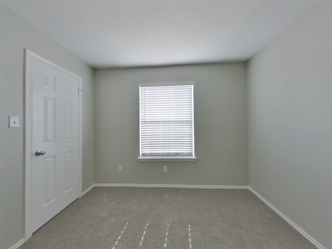 Building Photo - 12219 White River Dr