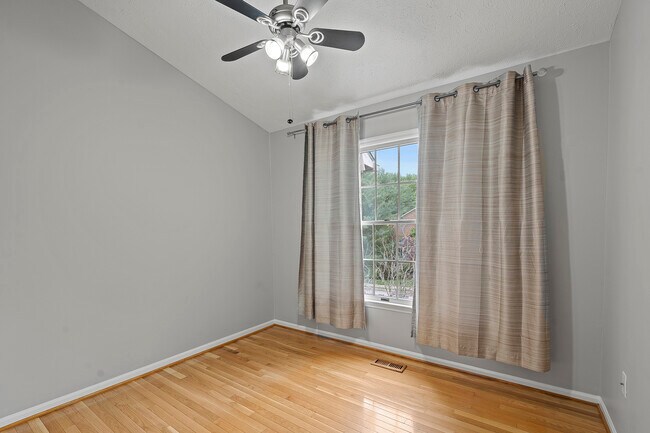 Building Photo - 7 Willwood Ct