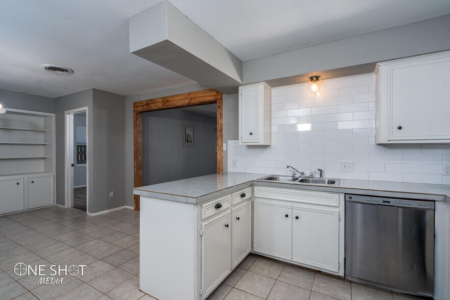 Building Photo - 3216 Chimney Rock Rd