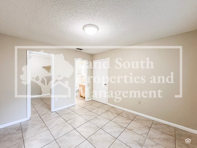 Building Photo - 732 Angelina Ln